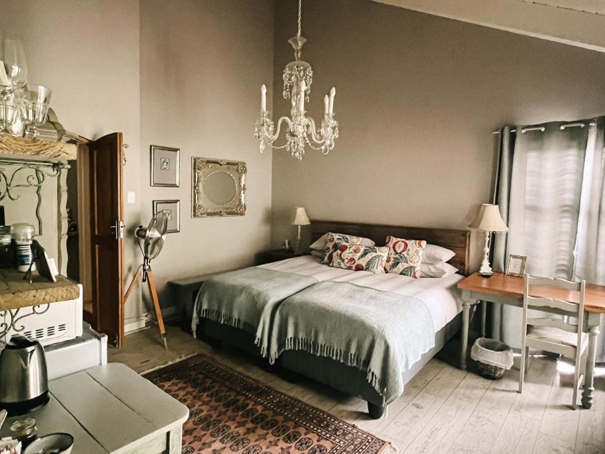 35 On Basil Hotel Каледон Екстериор снимка