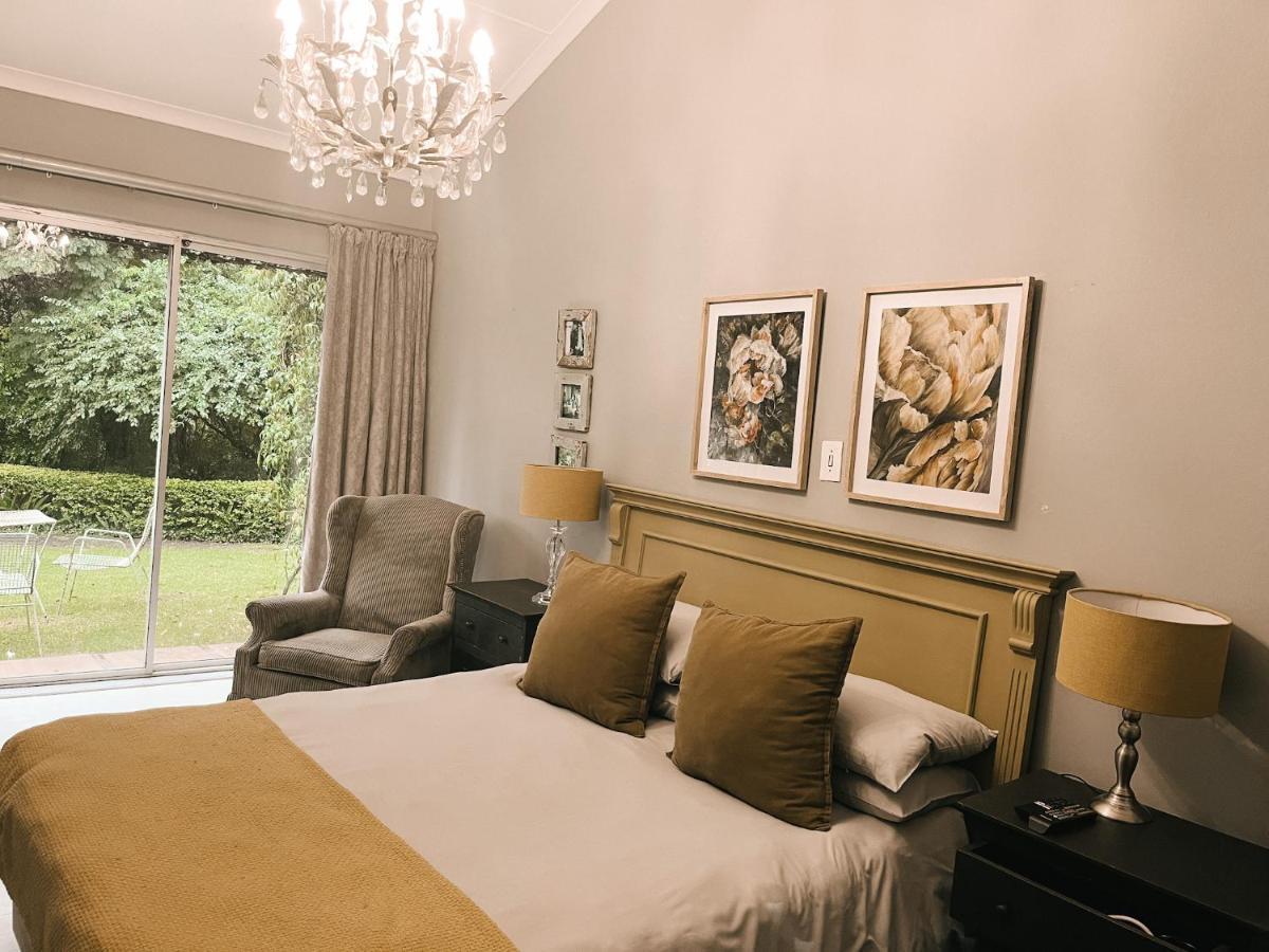 35 On Basil Hotel Каледон Екстериор снимка