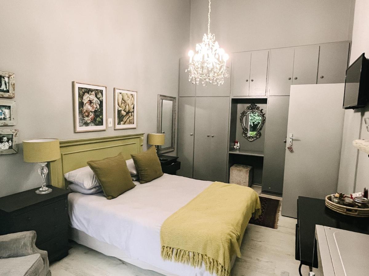 35 On Basil Hotel Каледон Екстериор снимка