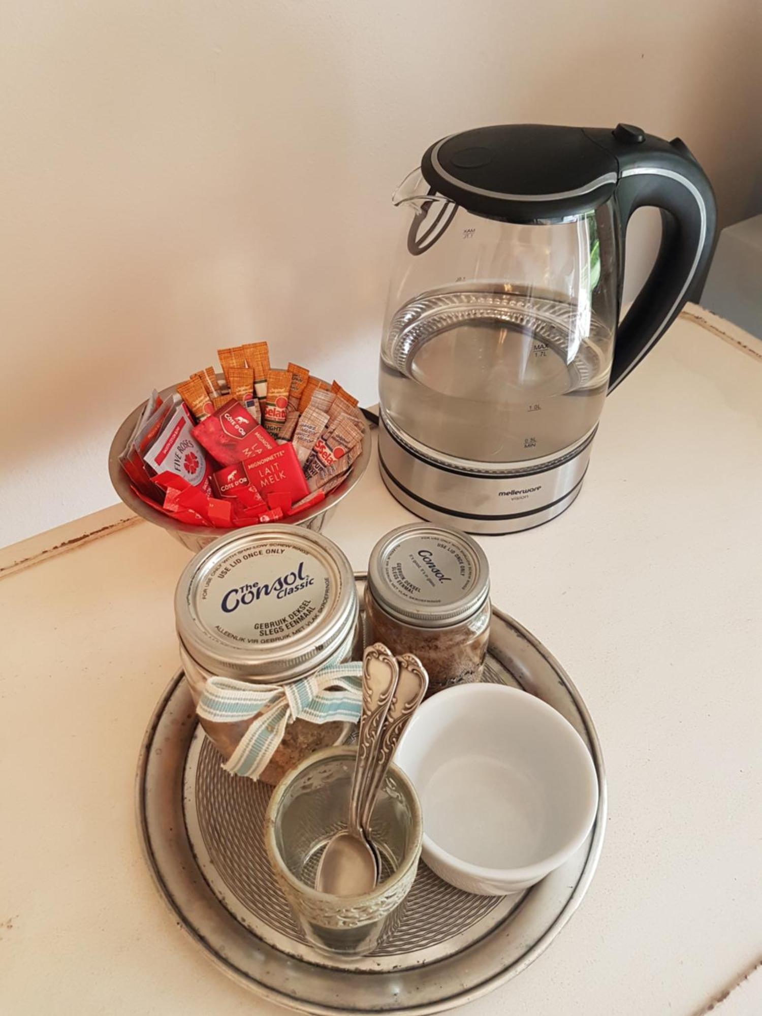 35 On Basil Hotel Каледон Екстериор снимка